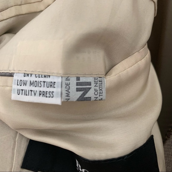 Hugo Boss Rossellini  Silk/Wool Blend Tan Blazer Size 40R - Picture 8 of 15